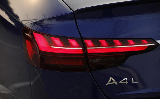 豪华动感奥迪a4l,奔驰c260和奥迪a4l试驾对比