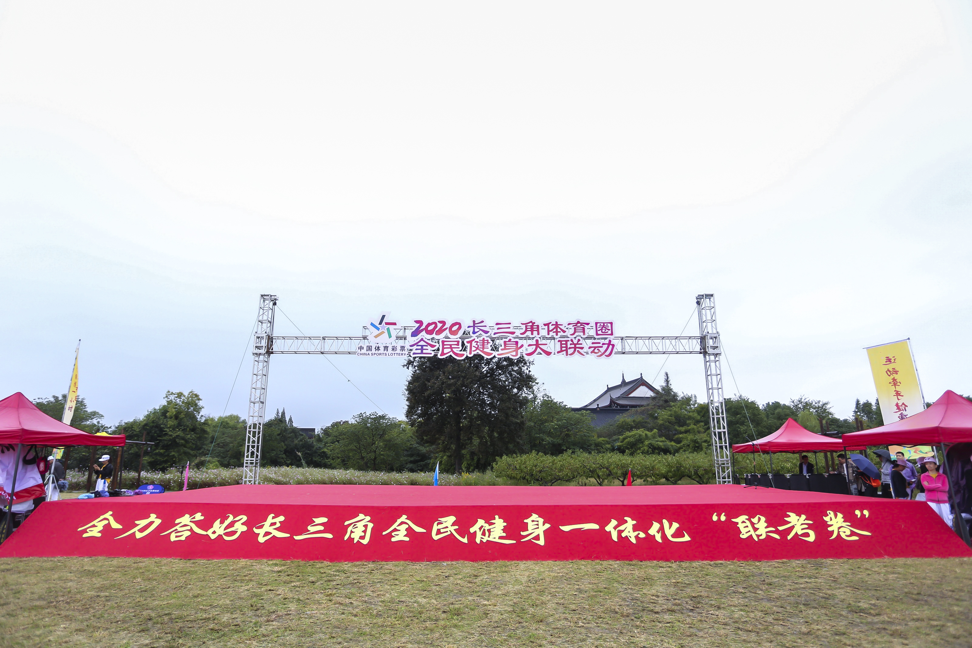 陆上打、天上飞、水中游，感受全方位体验——三省一市体育达人齐聚嘉兴动起来