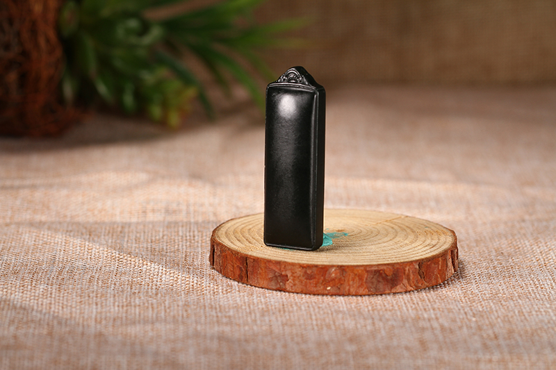 和田玉黑青籽有黑羊脂一说吗,它被誉为什么