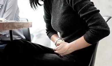 肾结石的人容易得宫颈癌吗,尿急尿不尽会是宫颈癌的前兆