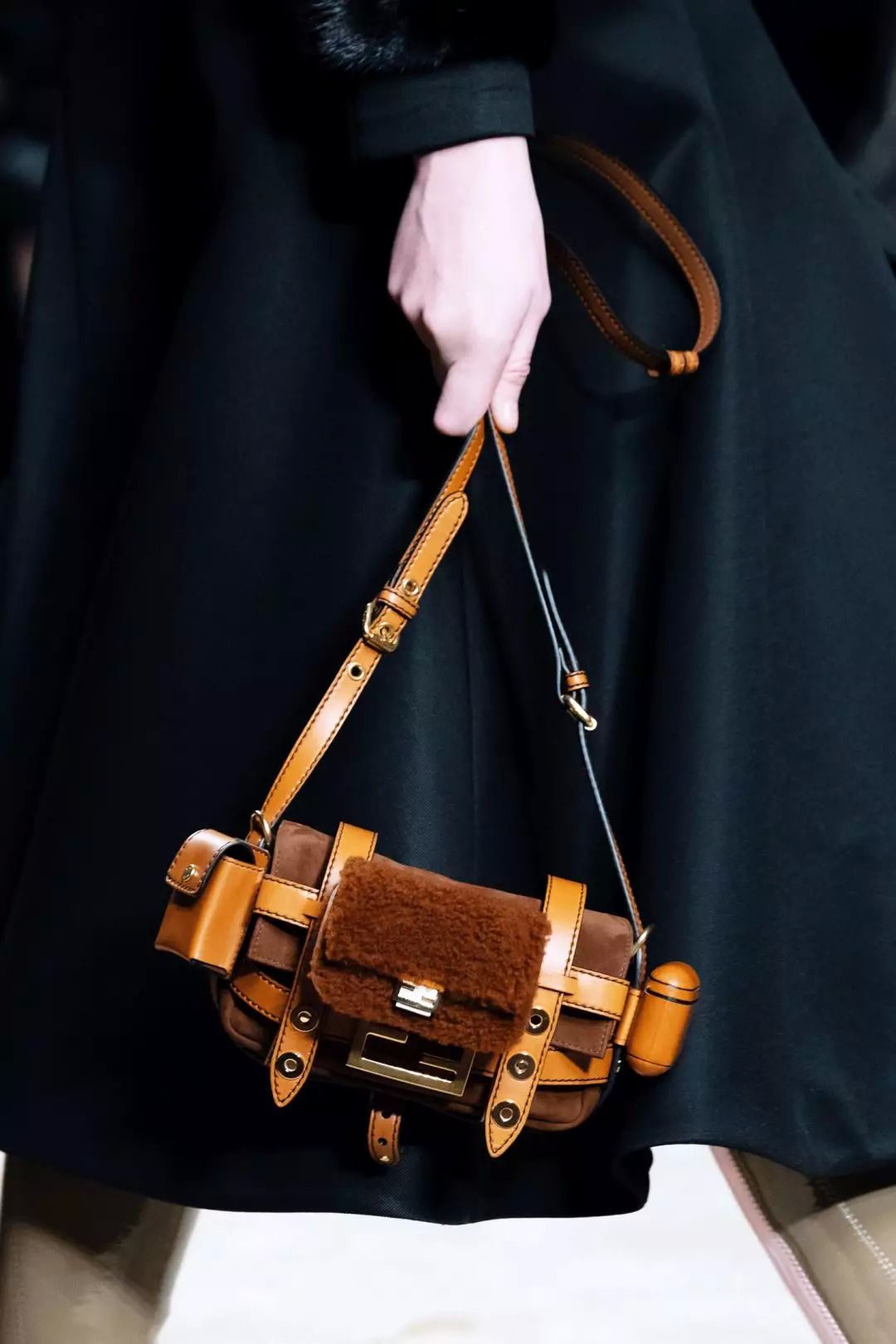 买一送一套包,买一赠一背包