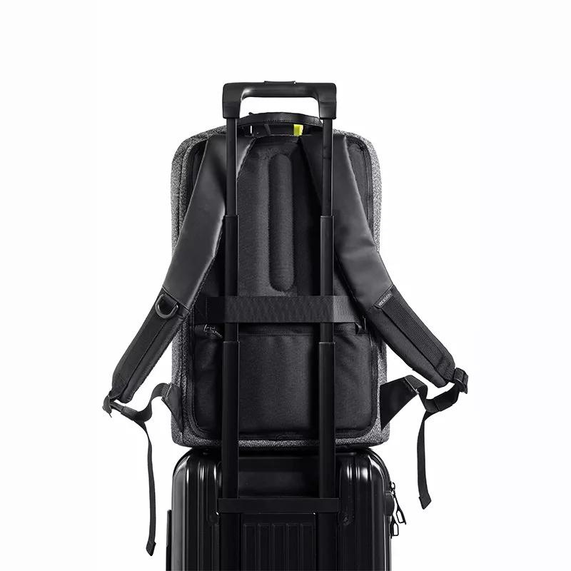 型男出街必备：刀割不入、风雨不侵，这款硬核背包丢大街都偷不走