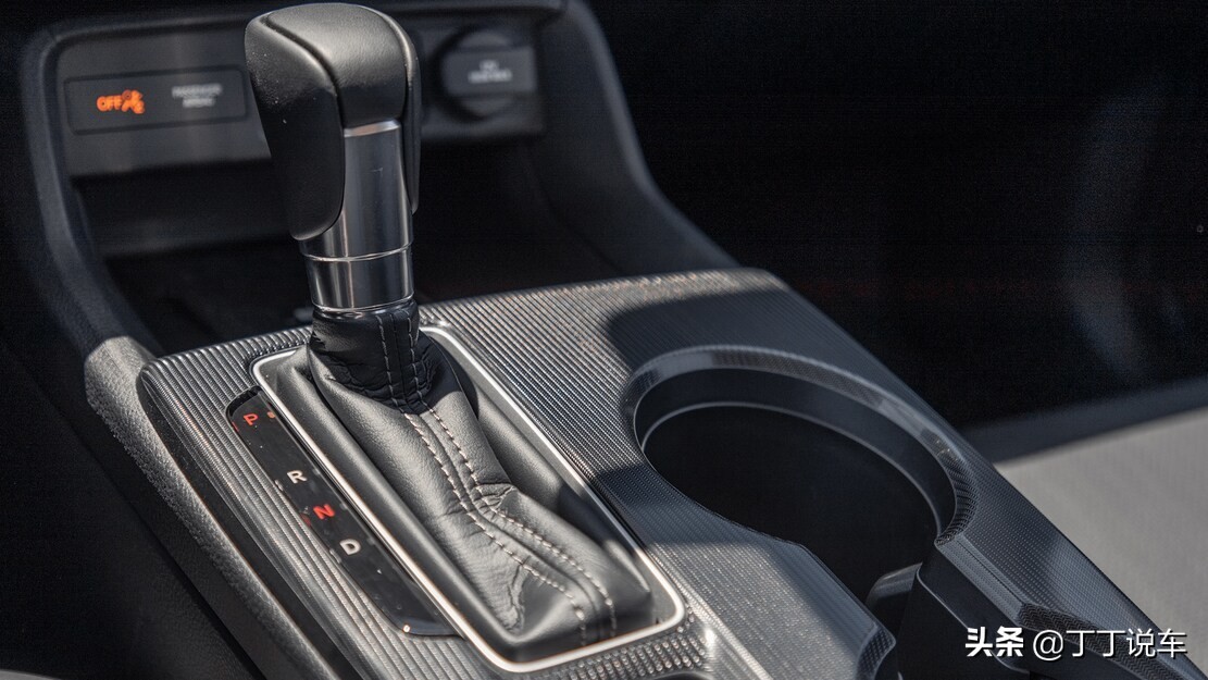 12款本田思域和12款卡罗拉哪个好,思域对比丰田卡罗拉