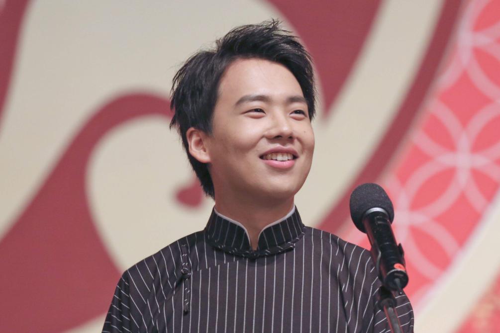 baby拇指受伤,baby手指摔骨折的画面