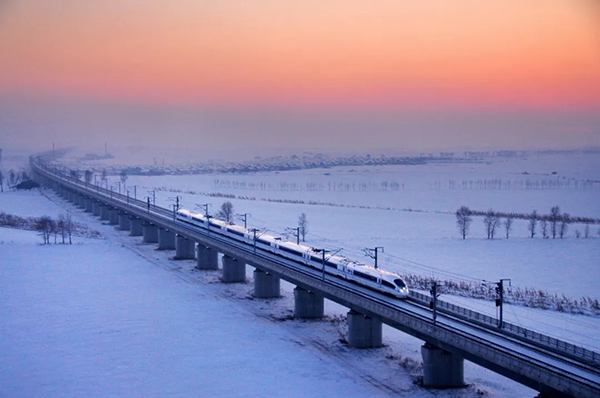实拍高铁复兴号,复兴号高铁在长春生产