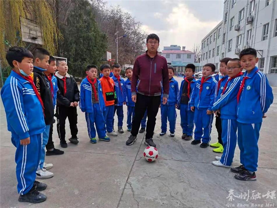 圪垱店小学乡村少年宫课堂,乡村学校少年宫开课