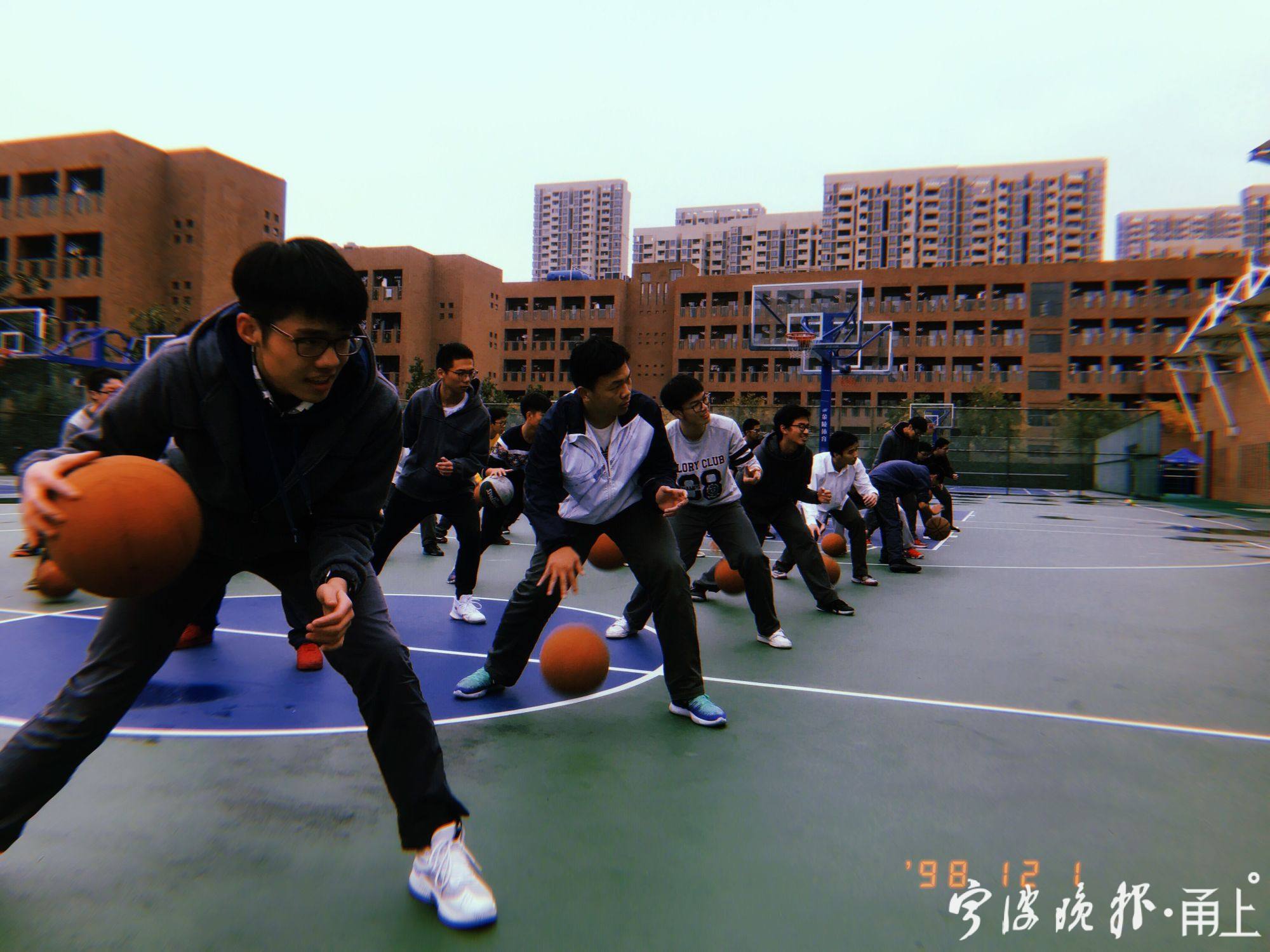 既是学霸又是国服打野,既是学霸又是校霸双男主