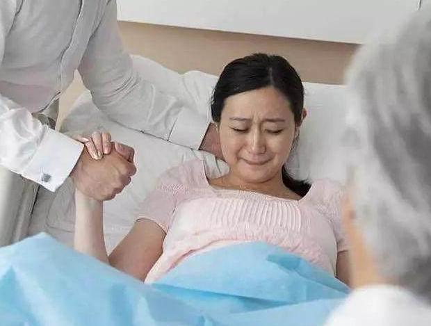为啥顺产的时候孕妇不能用力过猛,分娩时孕妇都会经历这三种尴尬事
