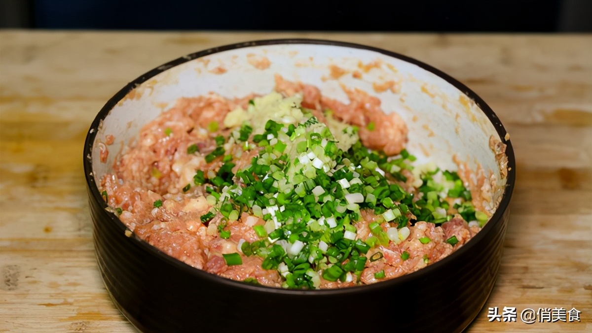 调饺子馅牢记三放三不放,过年饺子馅这样做鲜嫩多汁还不腻