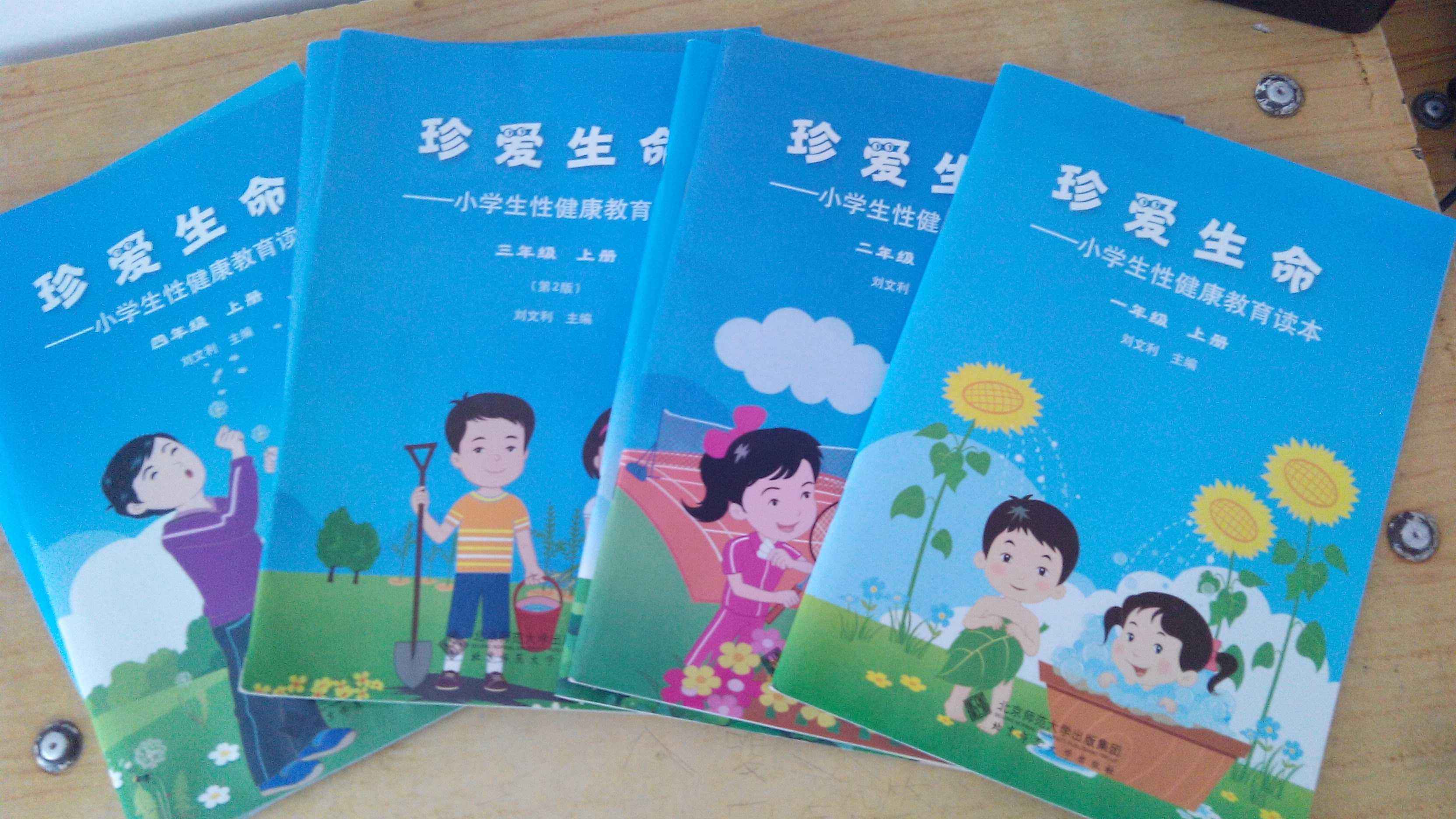 哥哥能否和妹妹一起洗澡?看似小问题但你知道正确做法吗?