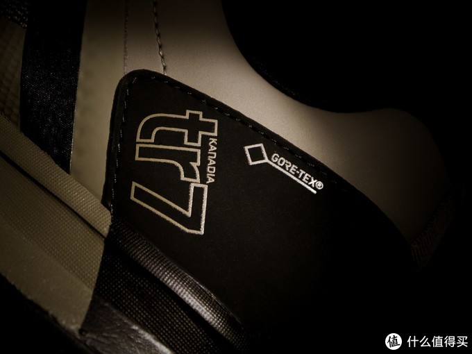 adidas阿迪达斯男子跑步鞋fy4320,阿迪达斯耐磨实战篮球鞋灰蓝开箱