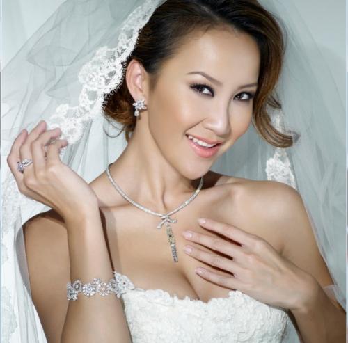 45岁李玟为讨好富豪老公欢心,李玟曾饱受离婚困扰