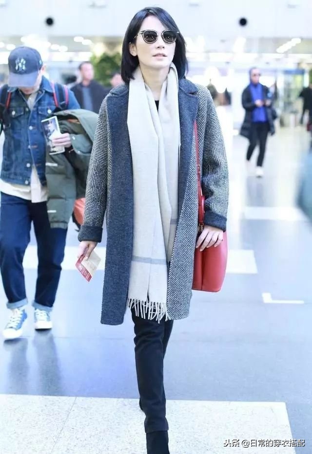 来看机场女王杨幂穿搭,杨幂穿搭机场秀