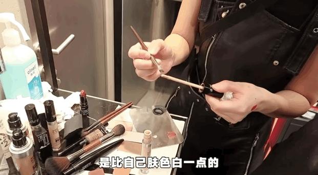 为啥柜姐给顾客化妆都那么高级,柜姐化妆免费培训吗