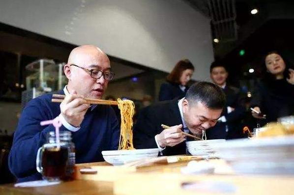 明星开饭店倒闭,孟非和岳云鹏开面馆视频