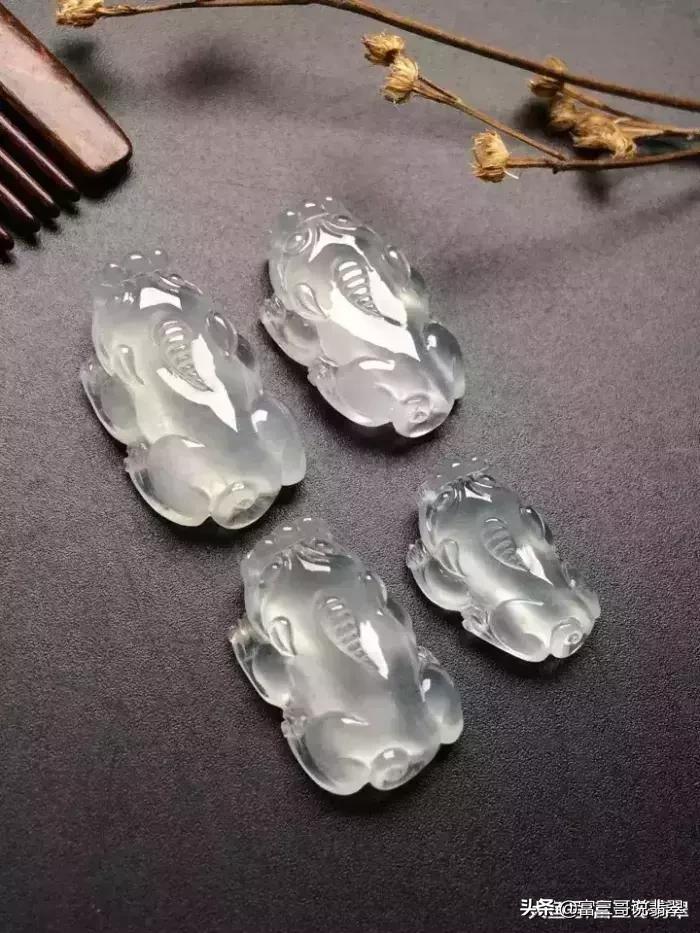 翡翠貔貅的正确佩戴方法,翡翠貔貅的正确戴法