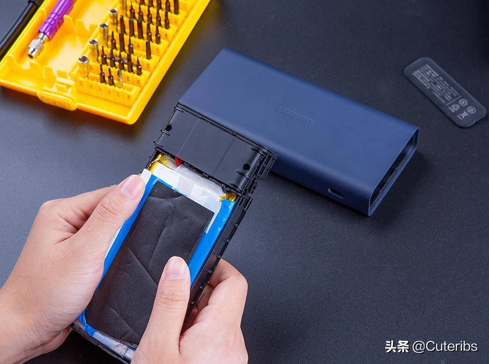 绿联超级快充充电宝拆解,绿联100w二合一氮化镓充电宝拆解