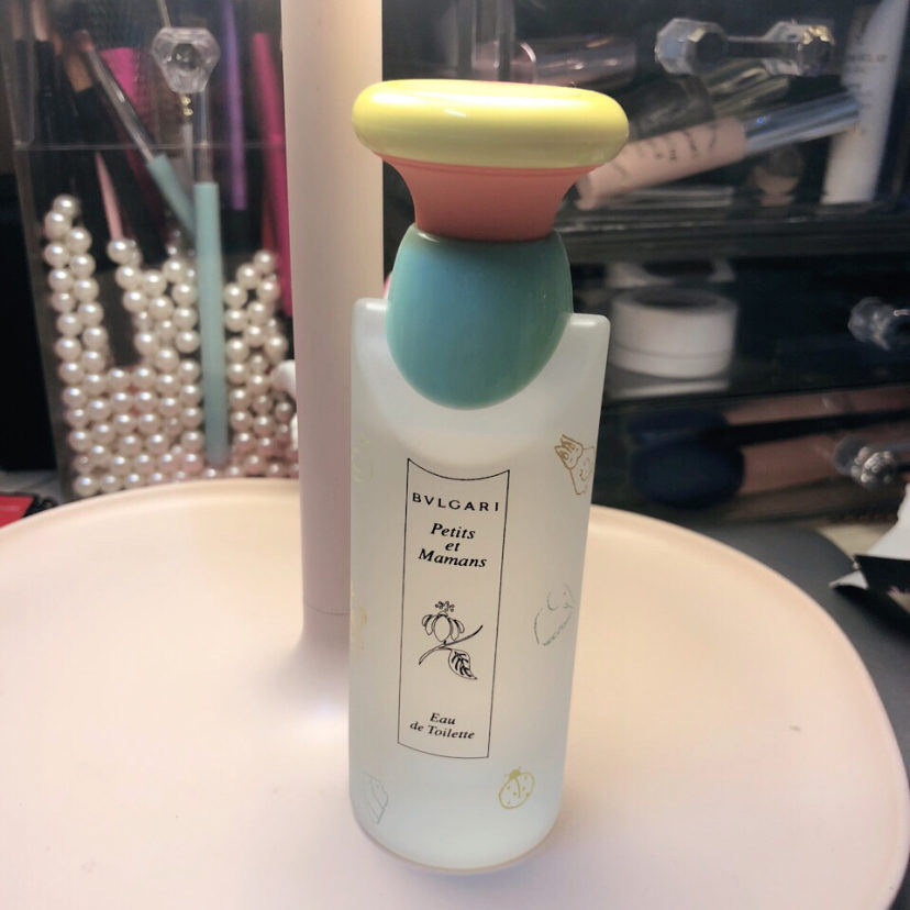 味道比较淡的适合年轻女生的香水,适合30岁以下的女士香水