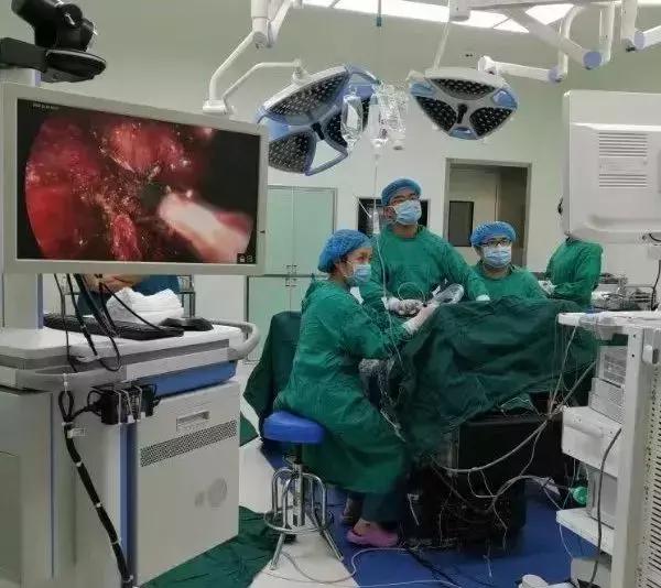 哎呦,第一名!快来夸夸咱们“能说会做”的甲状腺外科腔镜能手