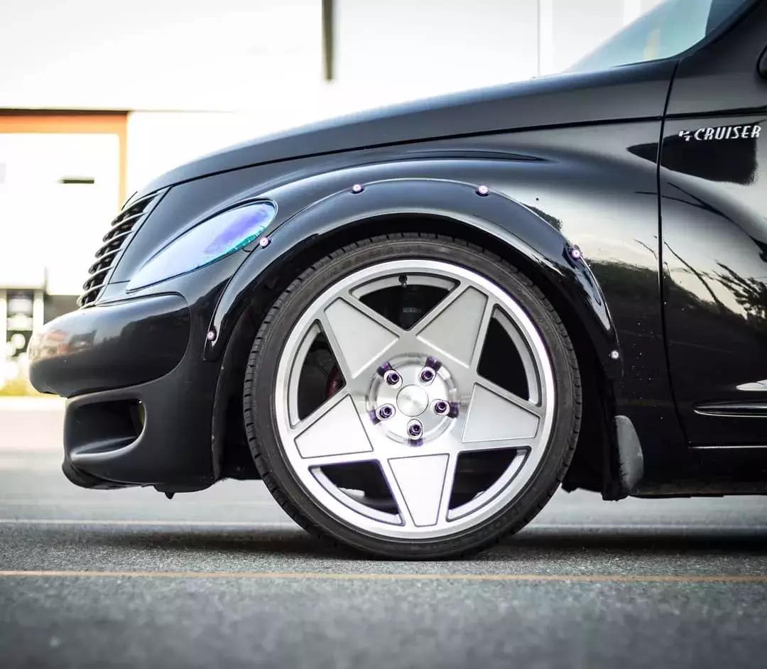 小众车型改装起来也疯狂，来看“外星来客”克莱斯勒PT漫步者改装