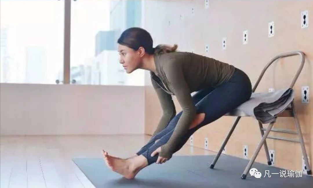 下犬过渡到跪姿过度,单腿下犬正确练习方法