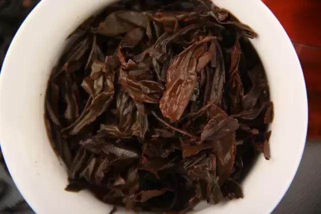 茶清澈好还是油润好,一款茶的好坏