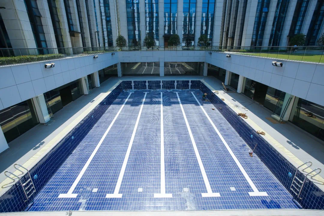 高大上！惟亚蒂独家合作球场灯的智谷富春园足球场正式投入使用