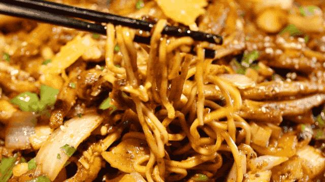 功夫到位，一掌销魂！原来四川人这么爱吃，就图它这一点！