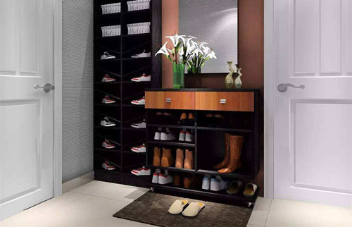 阳台鞋柜上面摆放什么最好,阳台鞋柜是怎样的