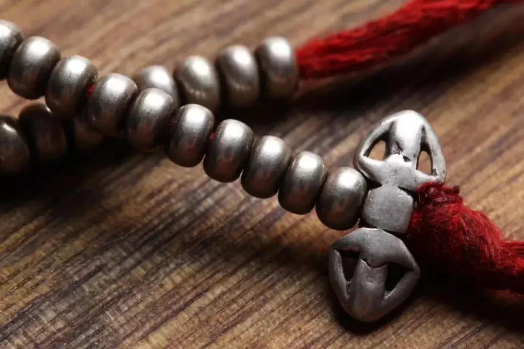 藏式佛珠计数器是怎么用的,佛珠上的计数器怎么挂好看