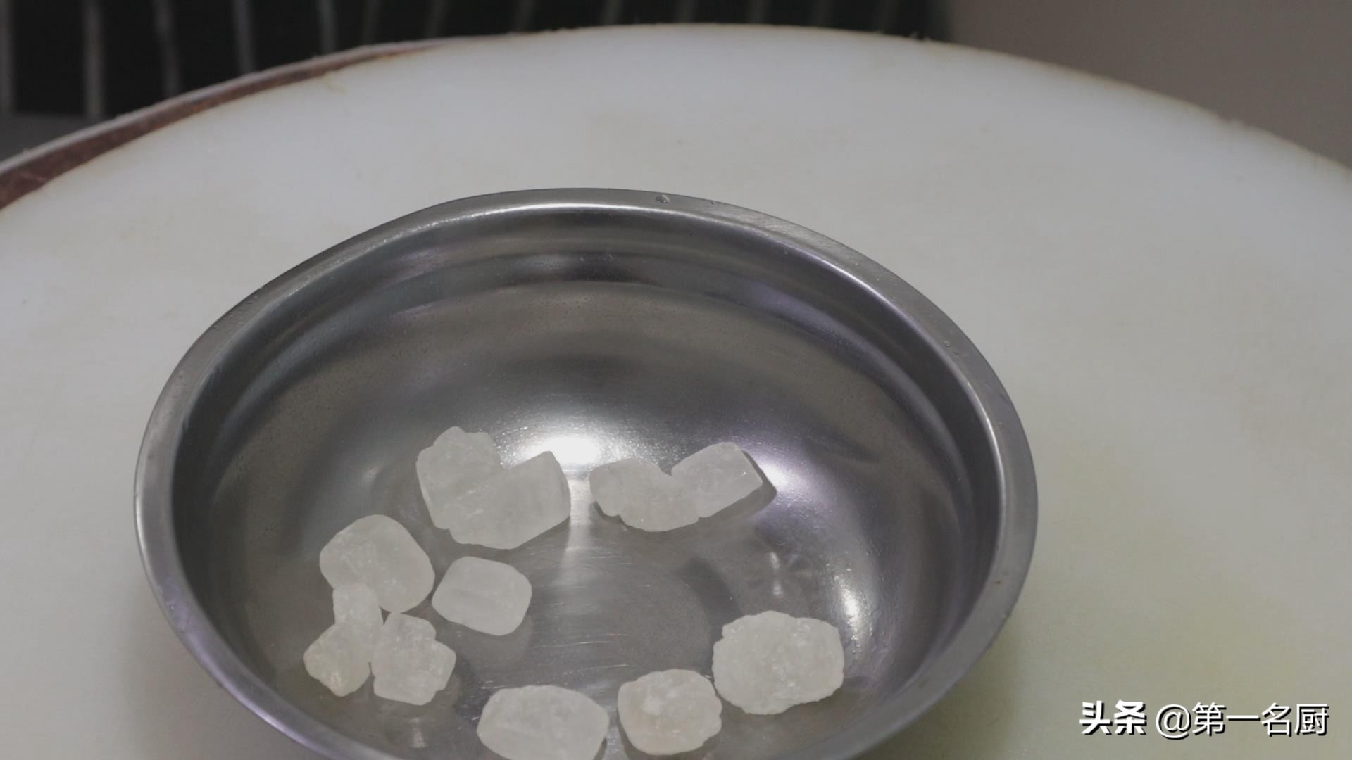 冰糖炖雪梨怎么做好喝又止咳,冰糖炖雪梨的做法最靠谱