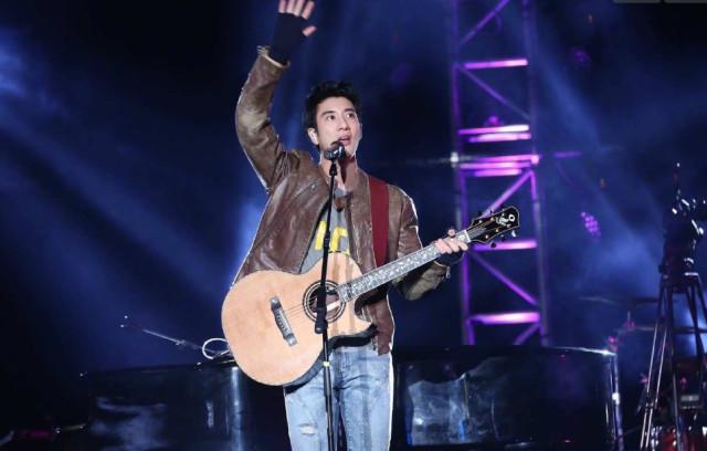 王力宏放飞自我,王力宏留络腮胡满脸胡子太邋遢