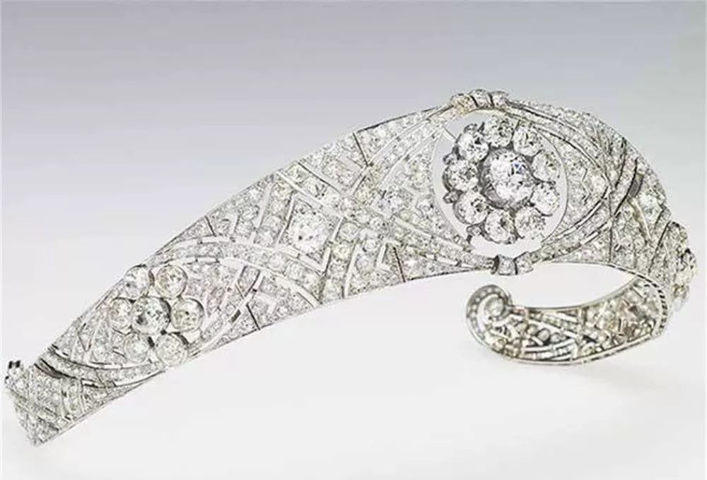 英国女王珠宝传奇,英国女王王冠上的宝石的传奇