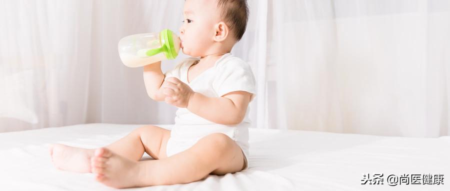 小孩很容易胀气呕吐怎么回事,孩子频繁吐奶胀气