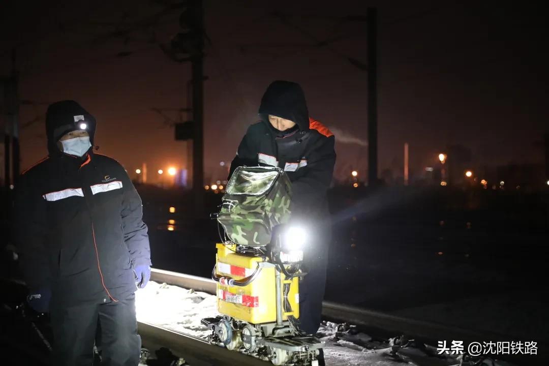 半夜医院能做b超吗,给钢轨做b超他们都用什么神器