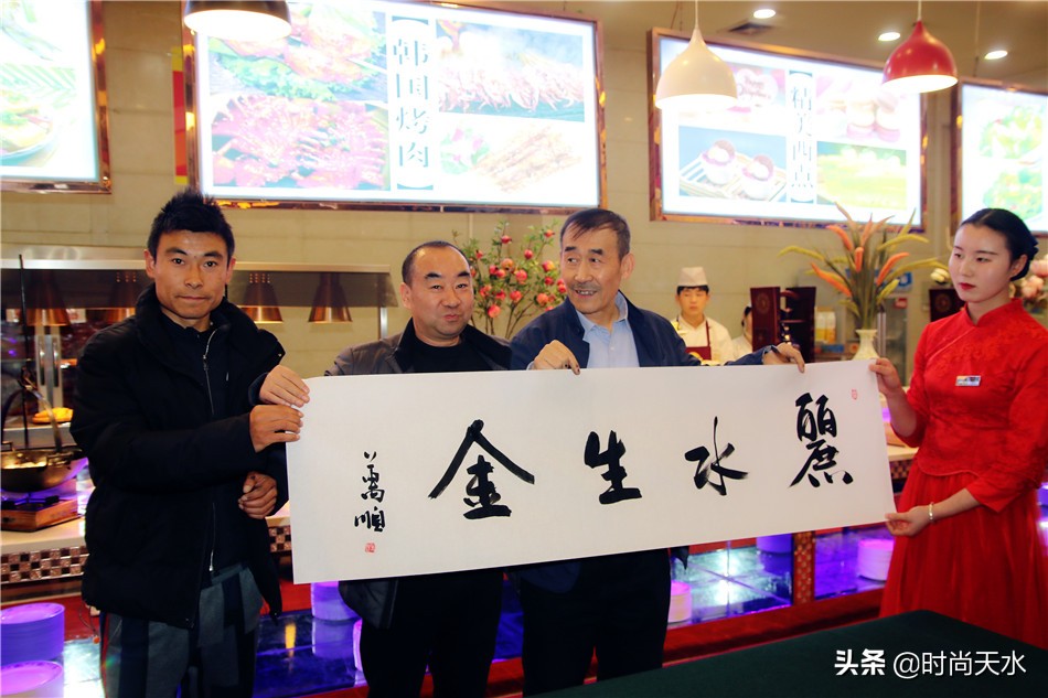 天水“轮胎哥”出发*藏西**，金龙大酒店携媒体、粉丝送上祝愿