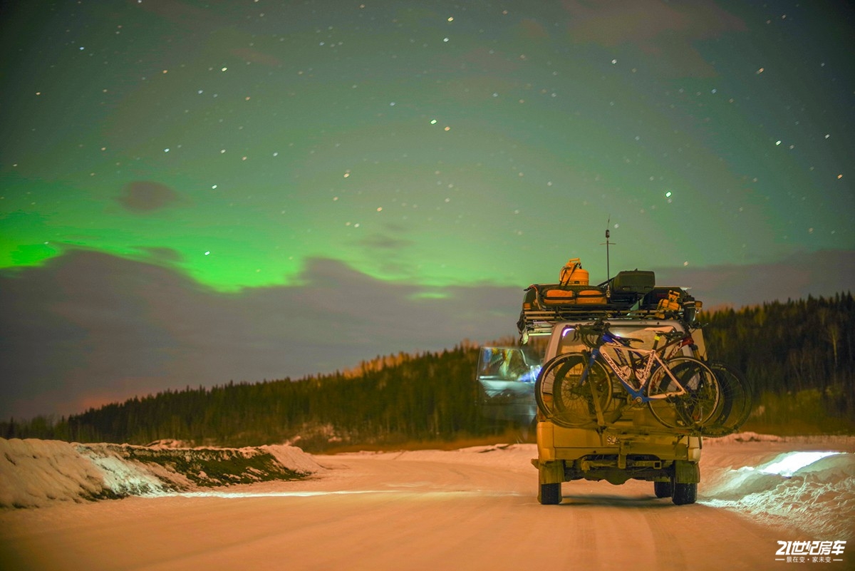 小伙买八手车,小伙买了6米8房车