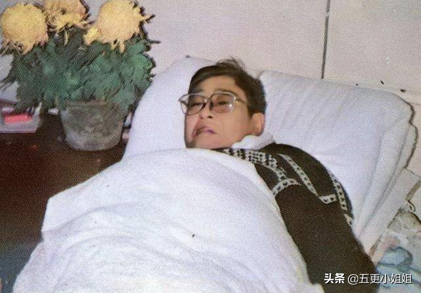 一位文坛大师辞世,一个著名的小说家去世了