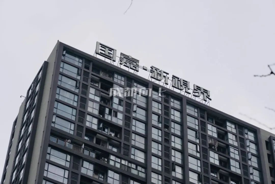 如何让成都变东京？网友：大LOGO收敛点