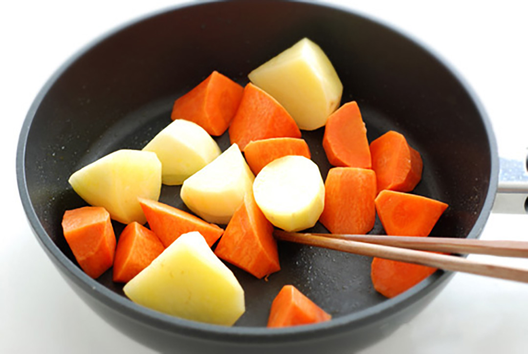 鱼汤熬出来有点发黑什么原因,鱼汤熬出来很浑浊怎么办