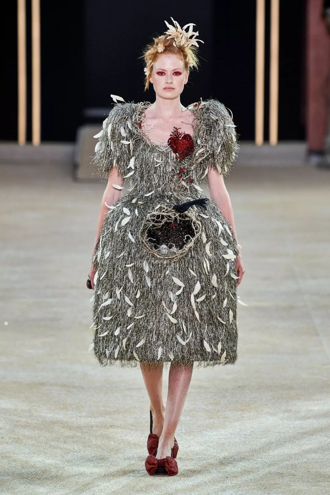 东方元素终于闪耀在时装金字塔尖 (东方元素时装周放异彩)