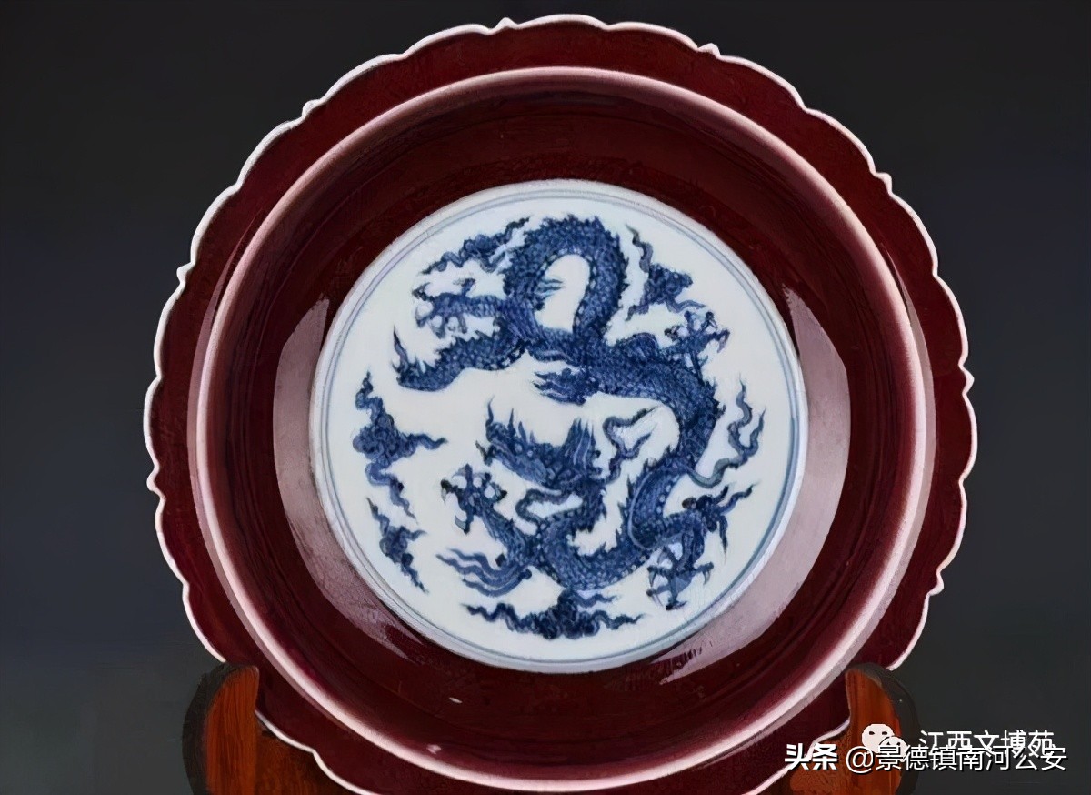 鲜亮凝重大明宣德红釉瓷器赏析,故宫馆藏明朝宣德铜红釉瓷器特征