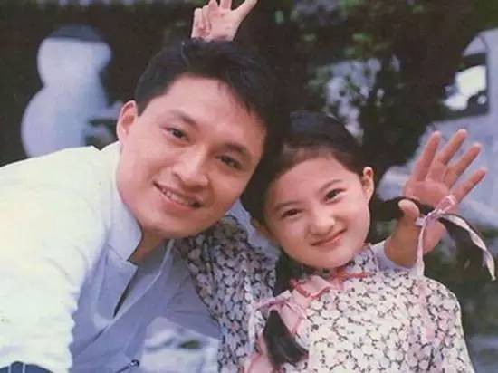 金铭又矮又胖,金铭变胖