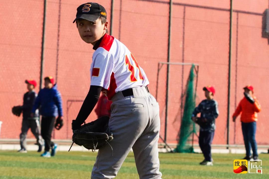 从流浪街头的混混到橄榄球运动员,从无家可归的小混混到顶级橄榄球