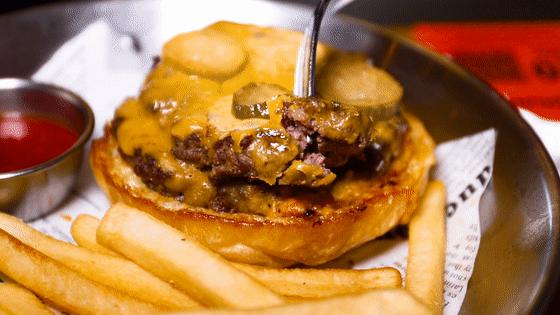 重庆第①家正版餐酒博物馆来了！1000+酒水，50+简餐，嗨翻16h