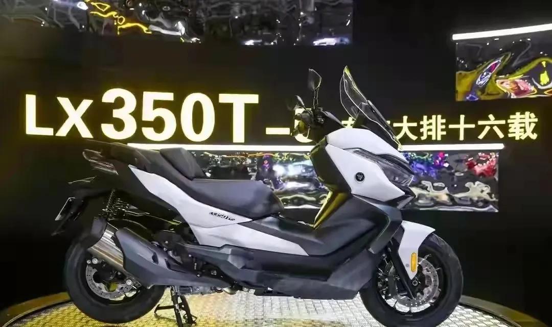 隆鑫无极350踏板摩托车质量怎么样,无极350踏板重庆摩博会