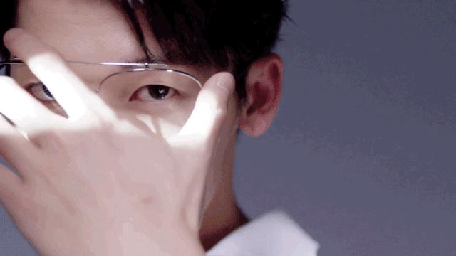 你脸型最适合戴哪种眼镜,各种形状的平光眼镜适合什么脸型