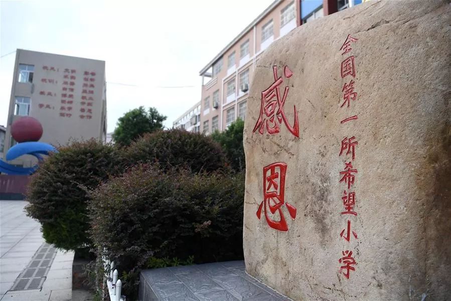 还记得曾经让你泪流满面的照片吗,还记得那个让你刻骨铭心的女孩吗