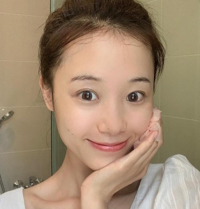 面膜多久敷一次效果才会比较好,面膜敷多长时间用完要不要洗脸了