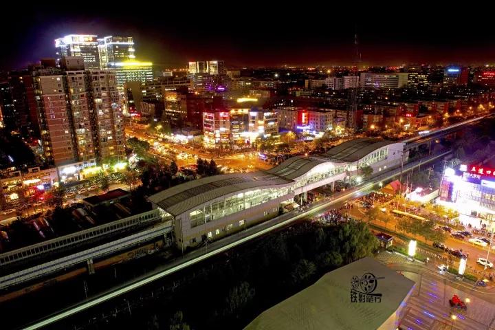 火车来了行人车辆请注意安全,行人车辆请注意火车就要来了